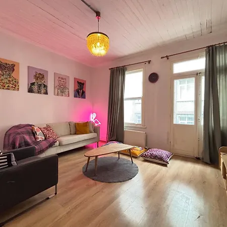 Comfortable Steps From The Kadikoey Waterfront Holiday home *