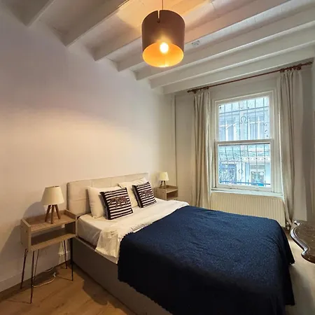 Comfortable Steps From The Kadikoey Waterfront *