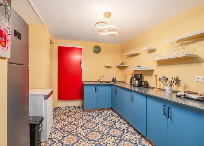 Cozy Private In Kadikoey - Near Coast Ferry Istanbul